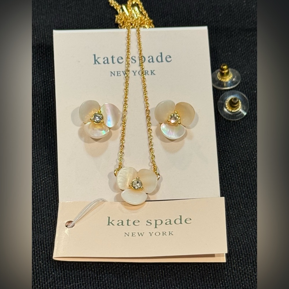 Kate Spade Gold Necklace w/Mother of Pearl Floral Accents. NWT